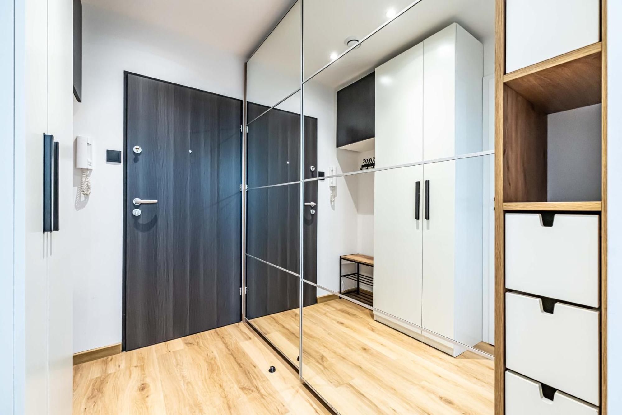 Butas Modern Close To The Metro *